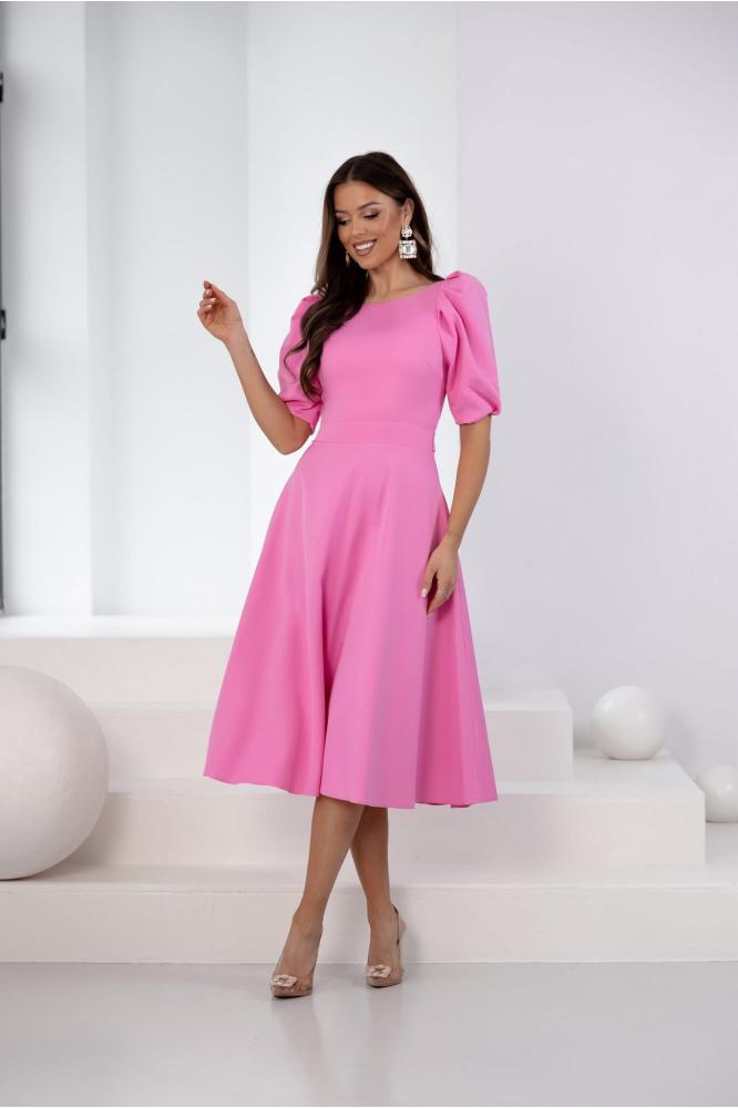 Ružové midi spoločenské šaty na svadbu 