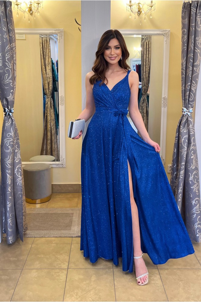 Trblietavé spoločenské šaty na ramienka royal blue