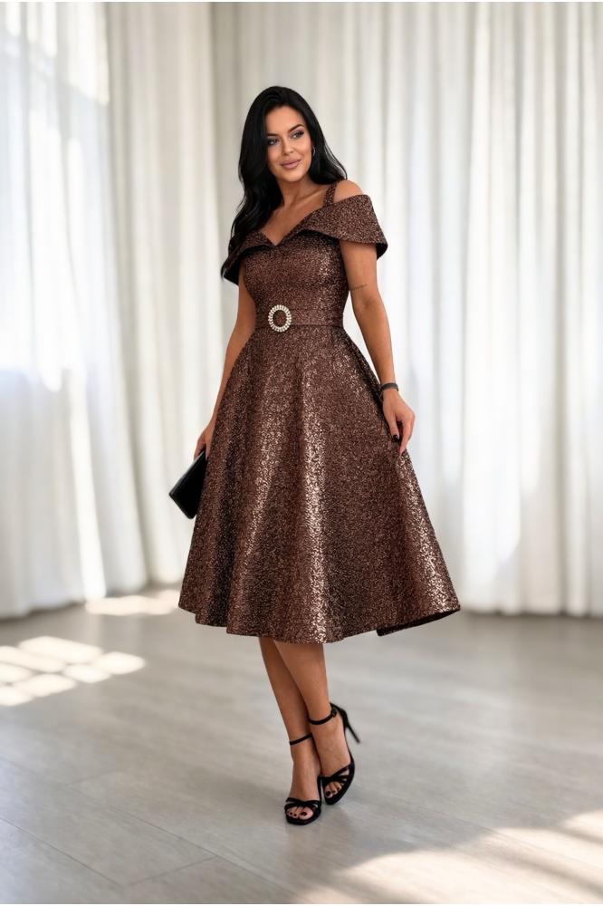 Elegantné hnedo-zlaté midi šaty na svadbu