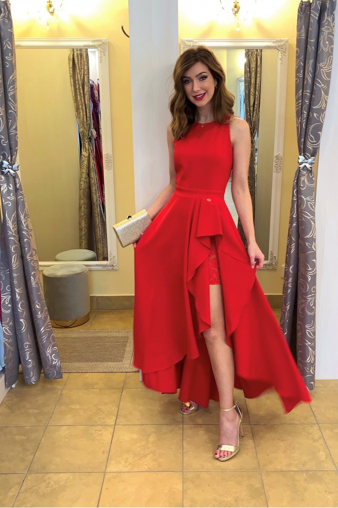 Červené spoločenské šaty s výkrojom na nohe 