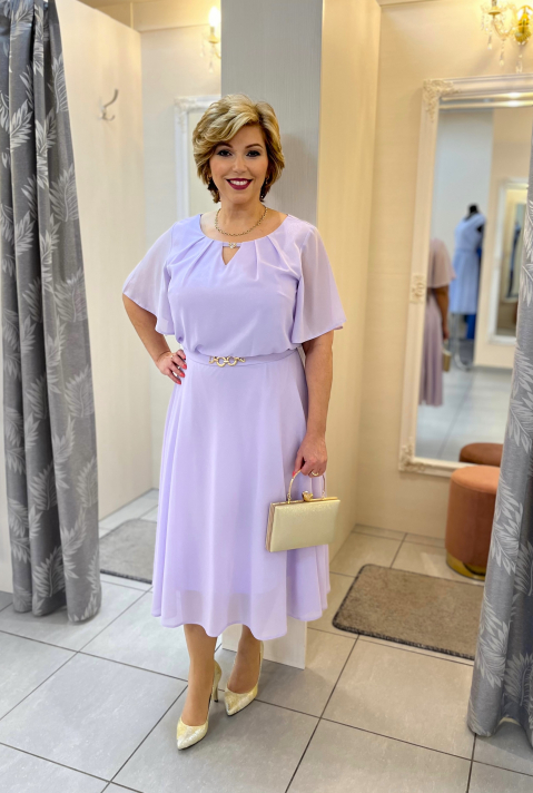 Elegantné fialkové šifónové midi šaty 