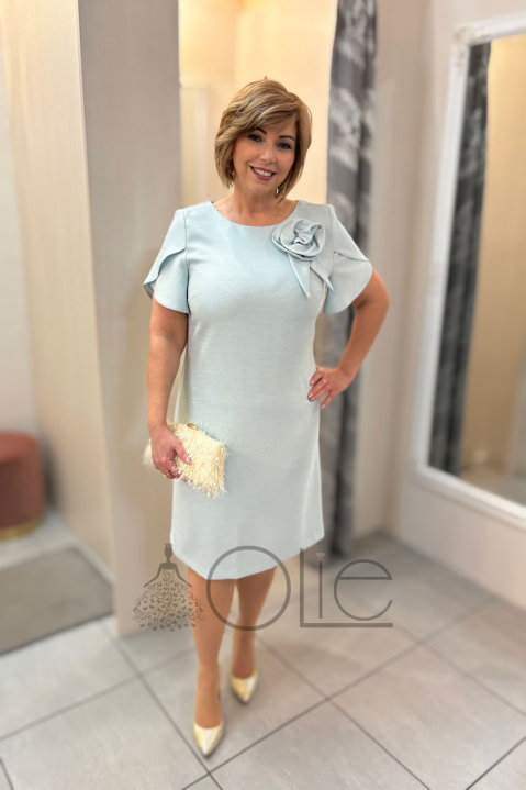 Mentolové spoločenské šaty áčkového strihu